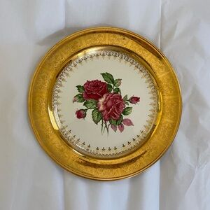 22 Karat Gold and Floral Decorative Collectors Plate